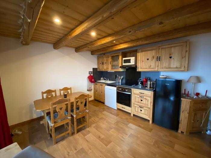 Appartement pour 4 pers. terrasse, proche centre et pistes, parking garage - FR-1-733-60