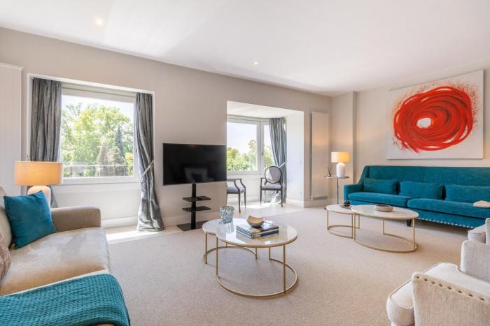 Spectacular 2-Bedroom Apartment with Stunning Retiro Park Views In the Heart of Barrio Salamanca