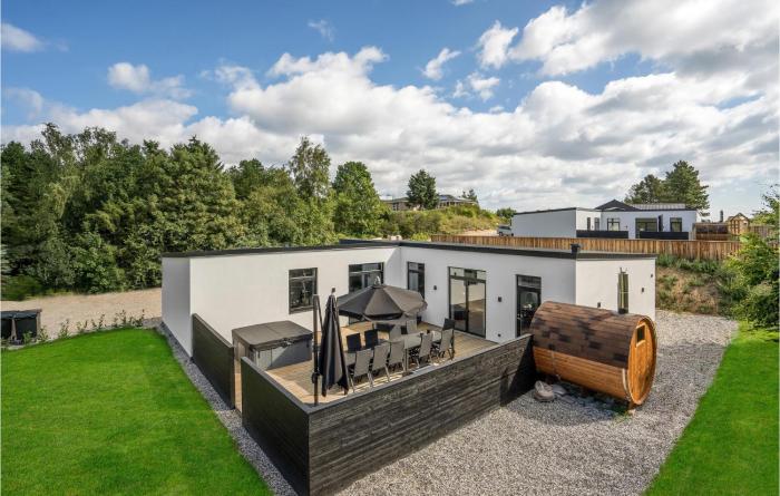 Nice Home In Ebeltoft With Sauna
