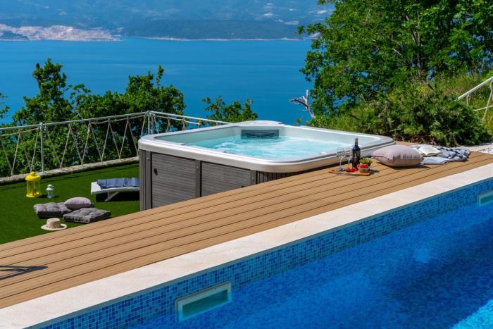 Villa Maruncela with sea and island views, 5 bedrooms, private pool, gym