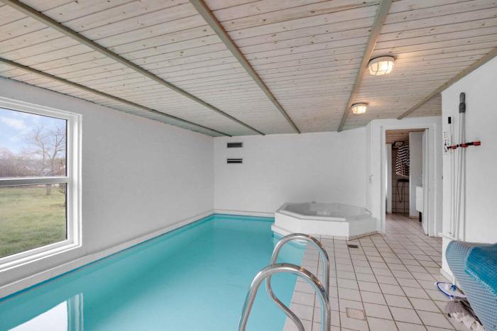 Einladendes Poolhaus Mit Meerblick - Einladendes Poolhaus Mit Meerblick