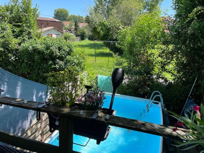 Parenthèse urbaine de charme avec piscine et clim