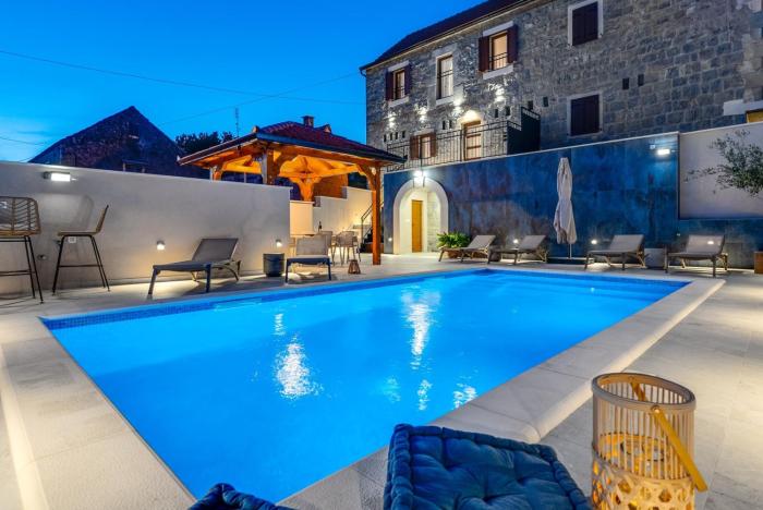Charming Villa Perina with private heated pool