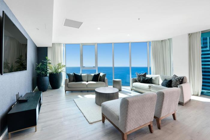 Hilton Sub-Penthouse Gold Coast with Spectacular Panoramic Oceanviews