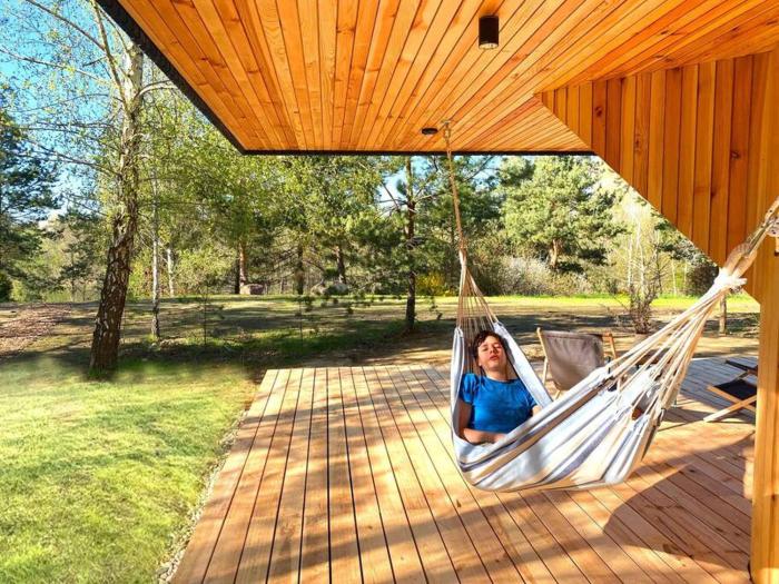 Bird Lodge for 6 guests, 50 m from the lake, sauna, hot tube