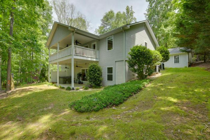 Lake Hartwell Vacation Rental with Dock and Hot Tub!