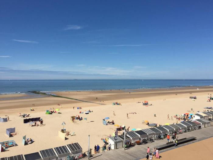 POIRE ET TABLE OOSTENDE 2 Marana
