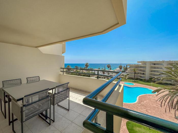 Luxury Apart wStunning Sea Views, Walk Beach