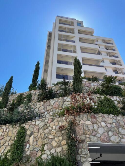 Golden Details Apartment