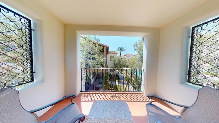 LV029 Spacious Upstairs Studio near Pool Hot Tub