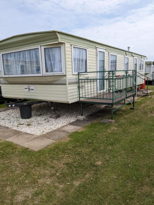 L&g caravan hire 6 BERTH CORAL BEACH LAURA FAMILYS ONLY AND LEAD PERSON MUST BE OVER 30