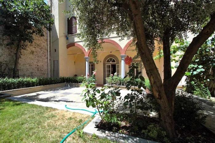 Piazza Dei Ciompi With Private Garden