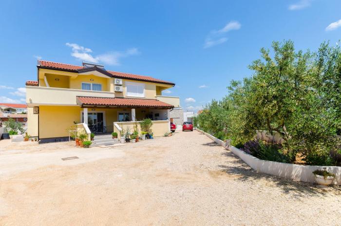 Apartments Diora and Silver