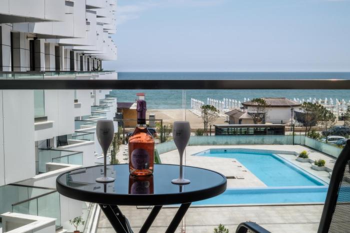 RoseBay std in Infinity Pool & Spa Resort