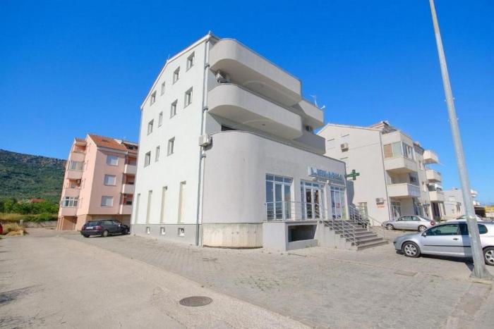 Apartments with a parking space Kastel Kambelovac, Kastela - 21372