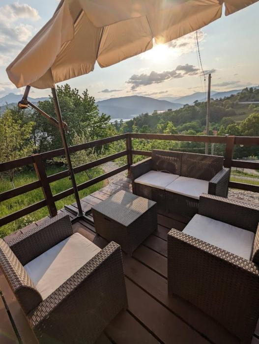 Lake House Anemona