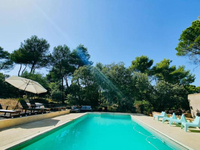 Artist Villa 8P Private Pool, Jacuzzi, 1 hectare next typical Provençal village
