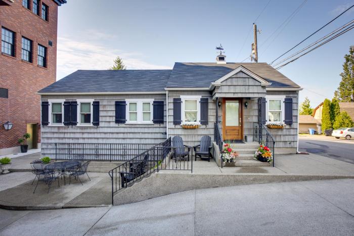 Retro-Style Home in Ruston Walkable Location!