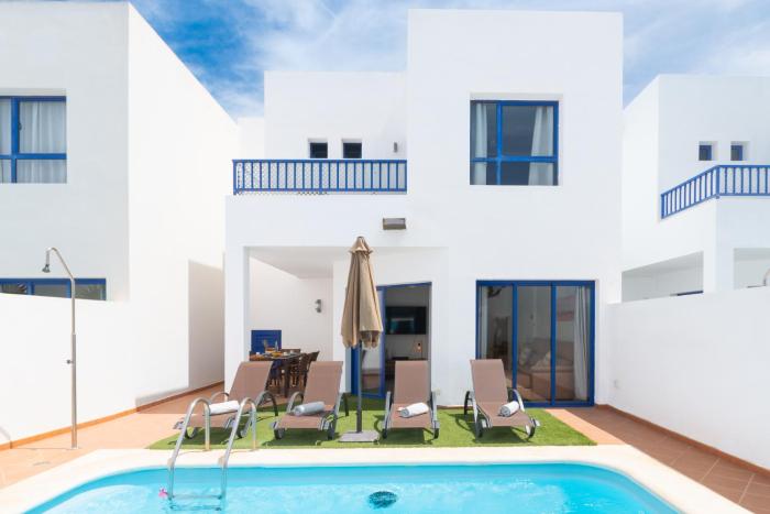 Luxury 3-bedroom villa with heated private pool - in Marina Rubicon, Playa Blanca, Lanzarote