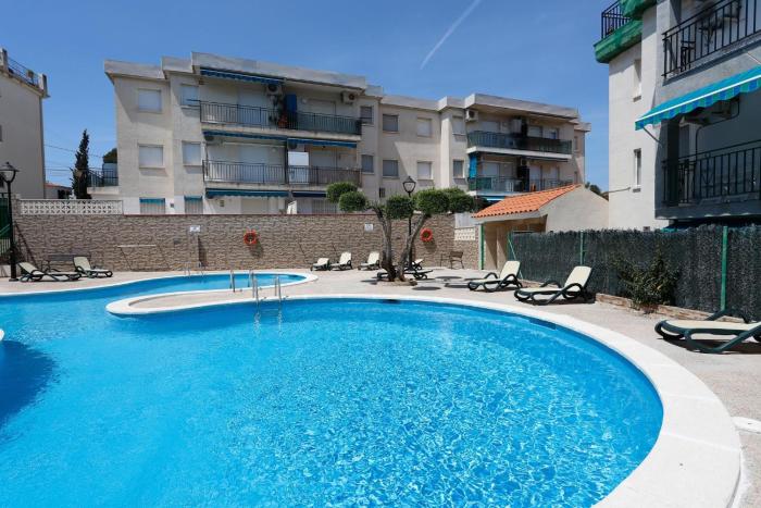 AT052 Planta baja con piscina, tan solo 600m de la playa