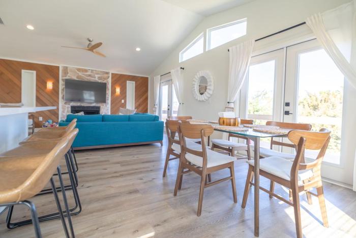 Bright New Beach House with In- Law Suite -- 2 blocks to beach!