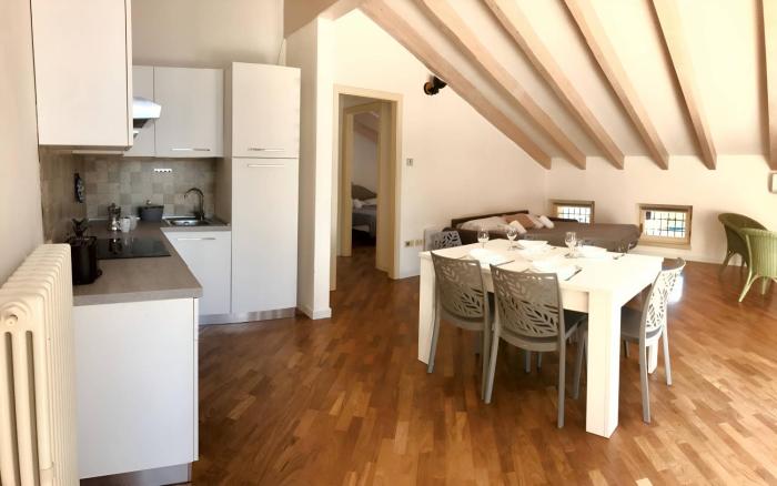 1Dest - Queen of the Lake