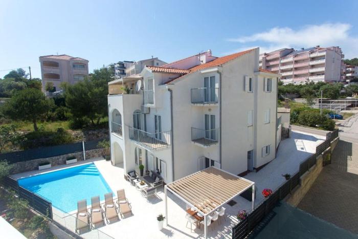 Luxury Villa, 40 sqm heated private pool, gym, Seaview, 200m to beach, 7 bedrooms
