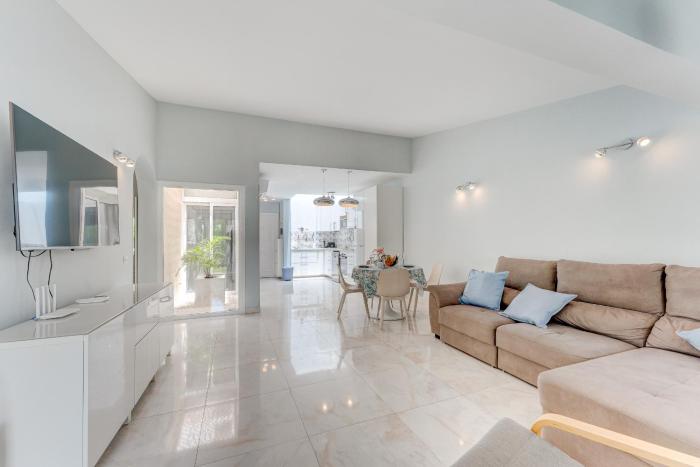 Beautiful bungalow in Island Village