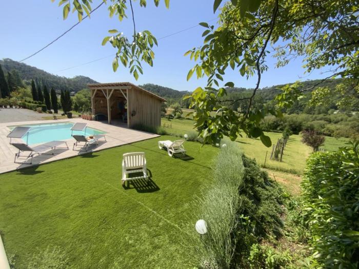 Gîte restauré avec piscine partagée, climatisation, vallée de la Dordogne - FR-1-616-258