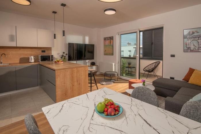 Family & Friends Pula