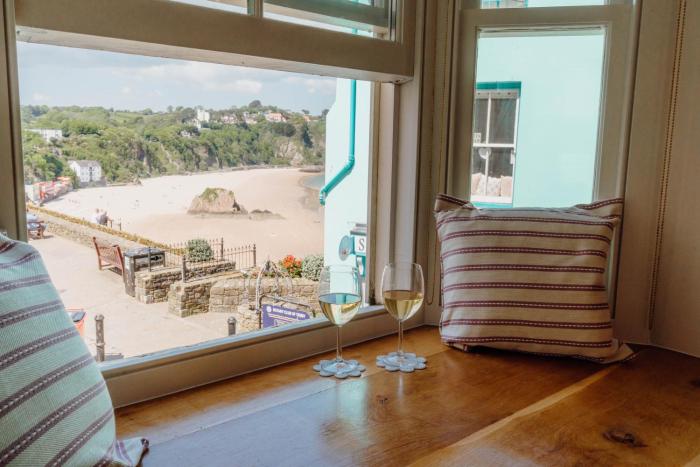 Luxury sea-view apartment in Tenby - Floral Corner
