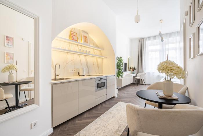 E13 - Grand Boulevard Heritage Suite - Best Location by BQA