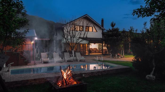 Căsuța de sub deal - Ciubăr și piscină