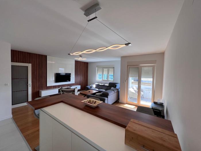 White Homes 37 • Central Point