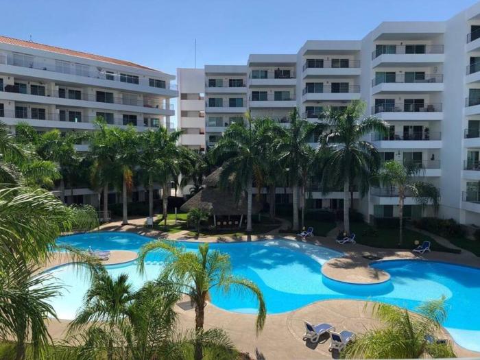 Condominio c alberca y vista a Marina Mazatlán
