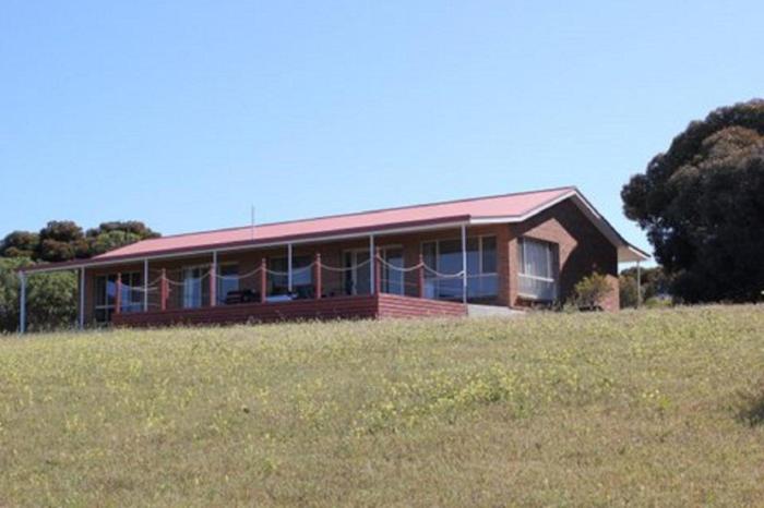 Ebb N Flow Beach House - Stansbury