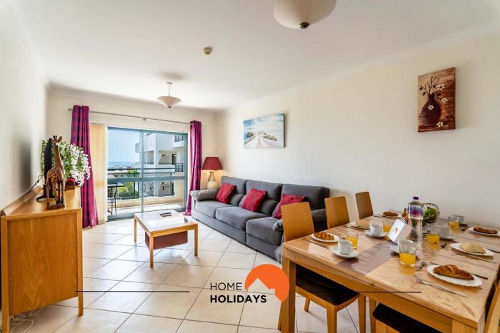 #166 Frat Apartment by Home Holidays