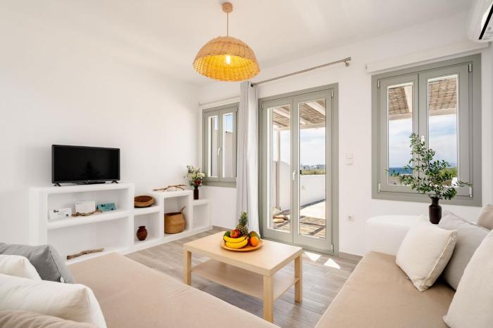 Villa Nausica, Steps from the Beach