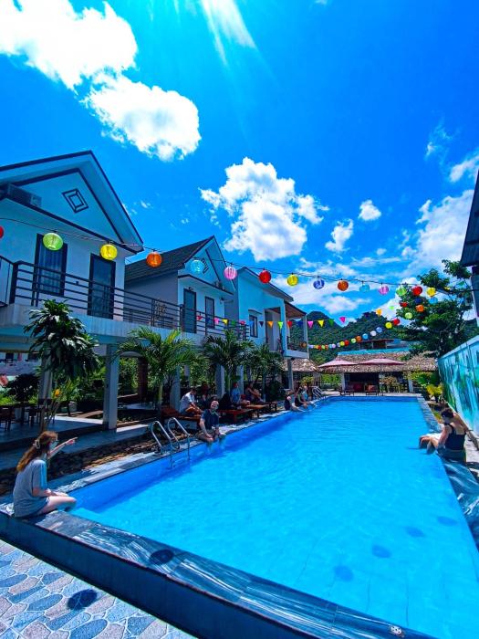 YoLo Pool Bar Villas & Garden Restaurant