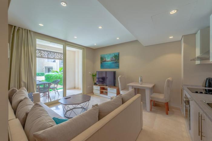 Cozy 1-Bedroom Apartment in Mangroovy, El Gouna. Private terrace, garden and pool access
