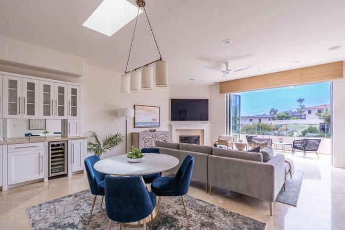 Water and sunset views in dreamy Cardiff by the sea