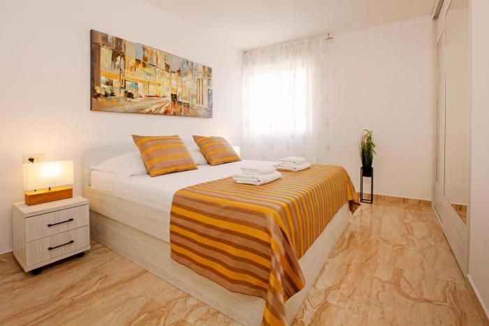 Modern 2-Bed Apt, Late check in available