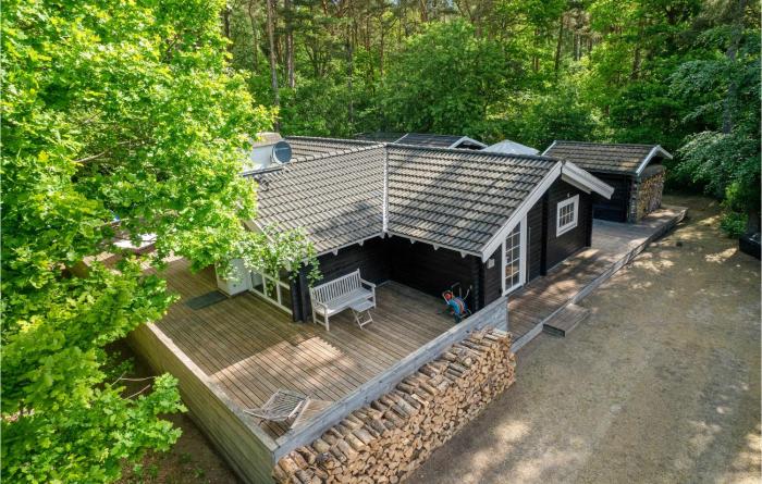Lovely Home In Rønde With Kitchen