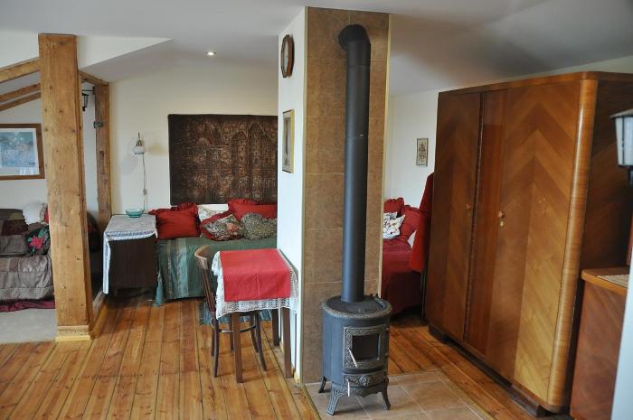 Cozy Mansard Condo, enjoy both - beach and center