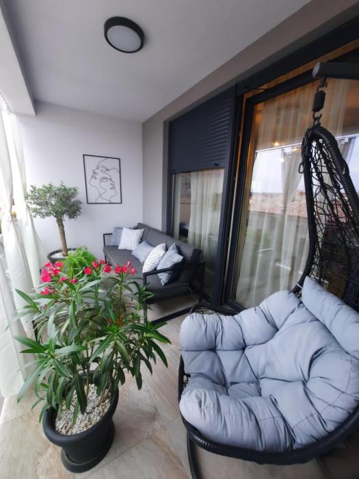 Enjoy Pula - new apt with terrace and FREE parking garage