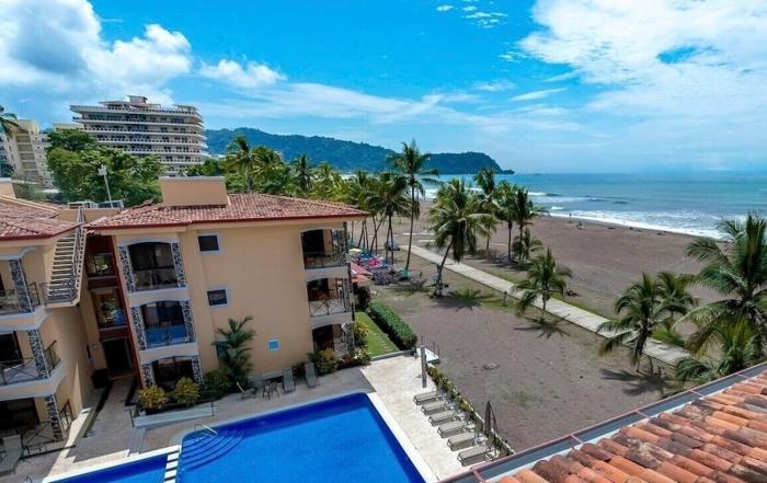 BEACHFRONT Condo Bahia Encantada L1 Jaco Beach
