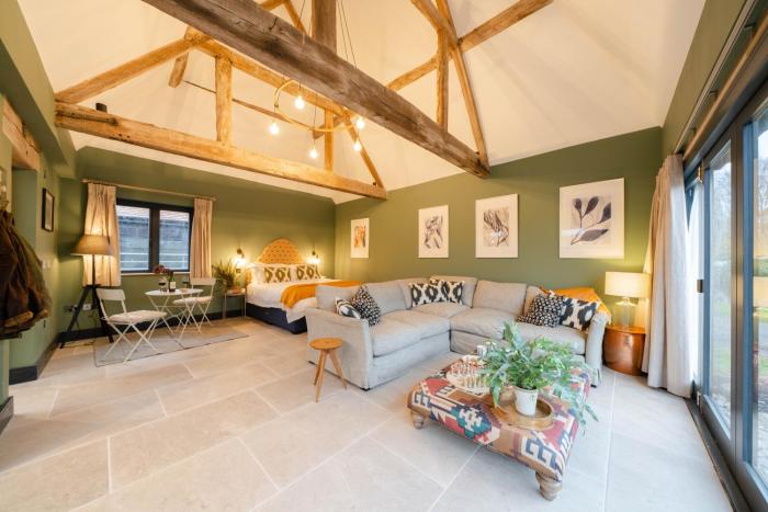 Spinney - a unique open plan barn, with private garden