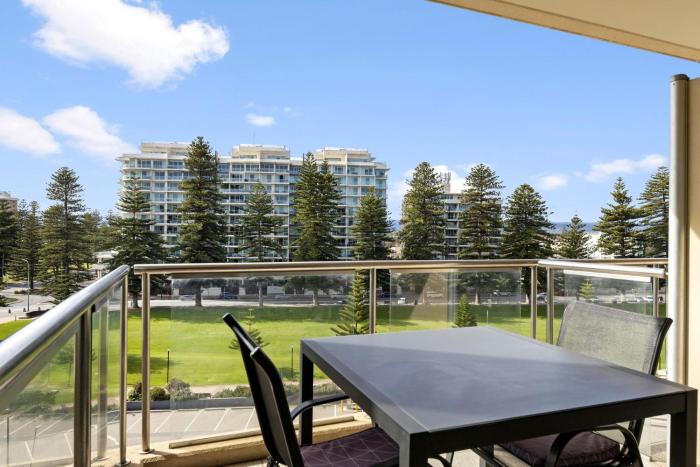 Belle Escapes - Seacrets at Glenelg