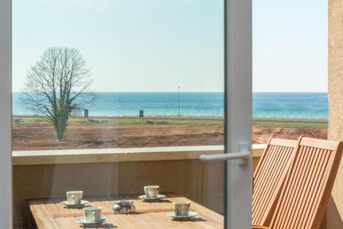 Apartment Paradiso with Sea View