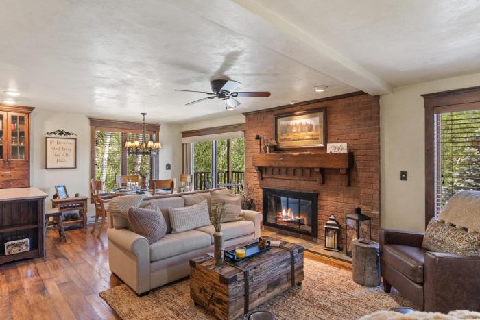 Bear Claw 301 - Ski-in Ski-out Condo!